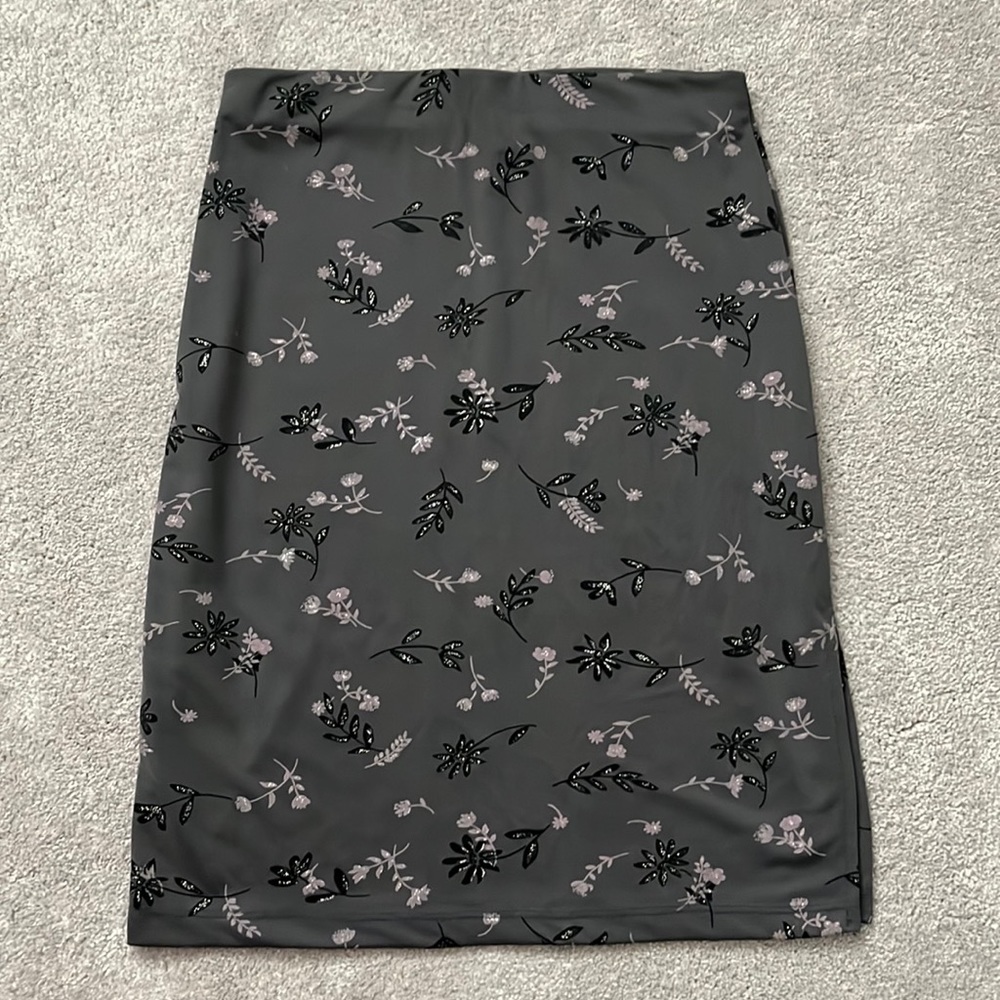 🌴Host Pick🌴Grey Floral Skirt